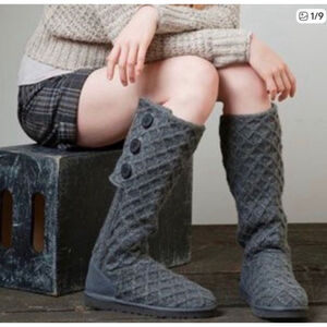 Women's UGG Gray Knit Cable Button Winter Boots Size 6